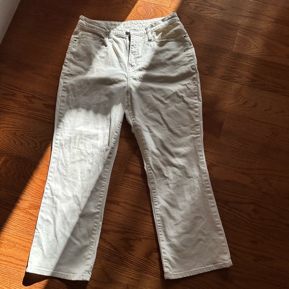 WHITE ‘A New Day’ Jeans…. All orders ship within 2 business days! - Picture 3 of 3